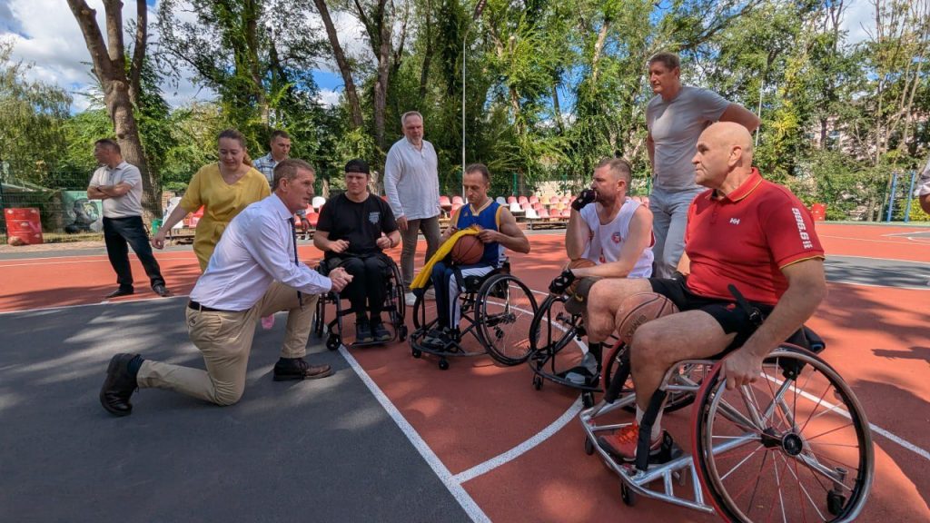 Візит делегації Invictus Foundation: зустріч із баскетболістами
