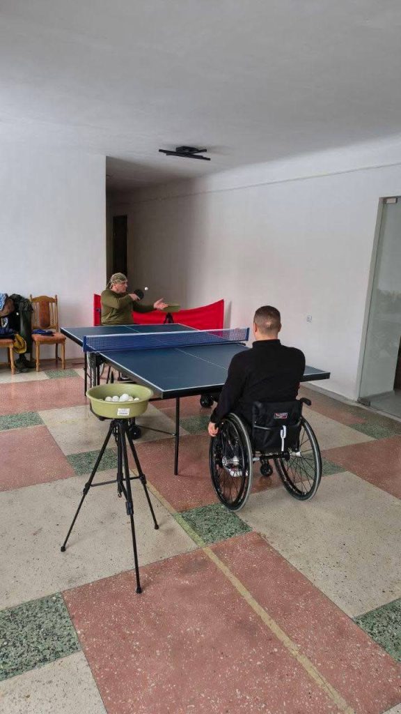 Теніс настільний для гравців на кріслах колісних